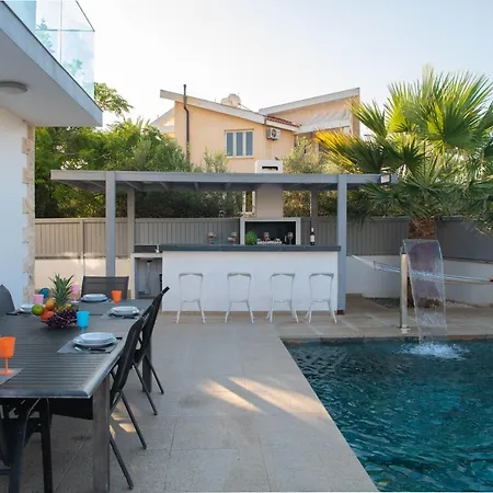 Ruby Yiasemina * איה נאפה