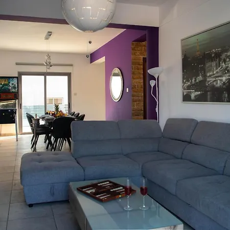 Ruby Yiasemina Villa *