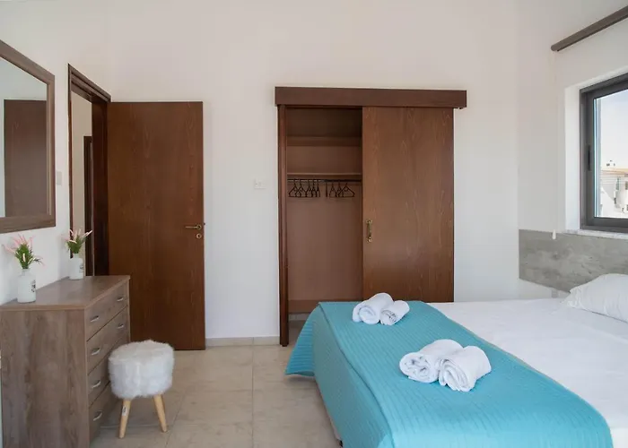 Ruby Yiasemina Villa *