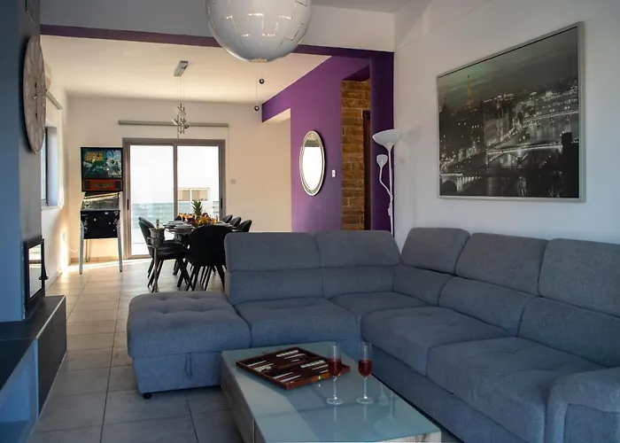 Ruby Yiasemina Villa *